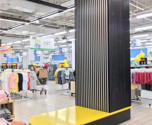 超市服裝區模特展臺鋁單板